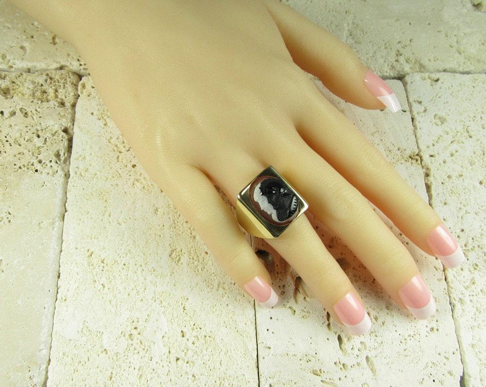 14K Yellow Gold Two-Headed Sardonyx Cameo Ring - 1980s Statement Ring