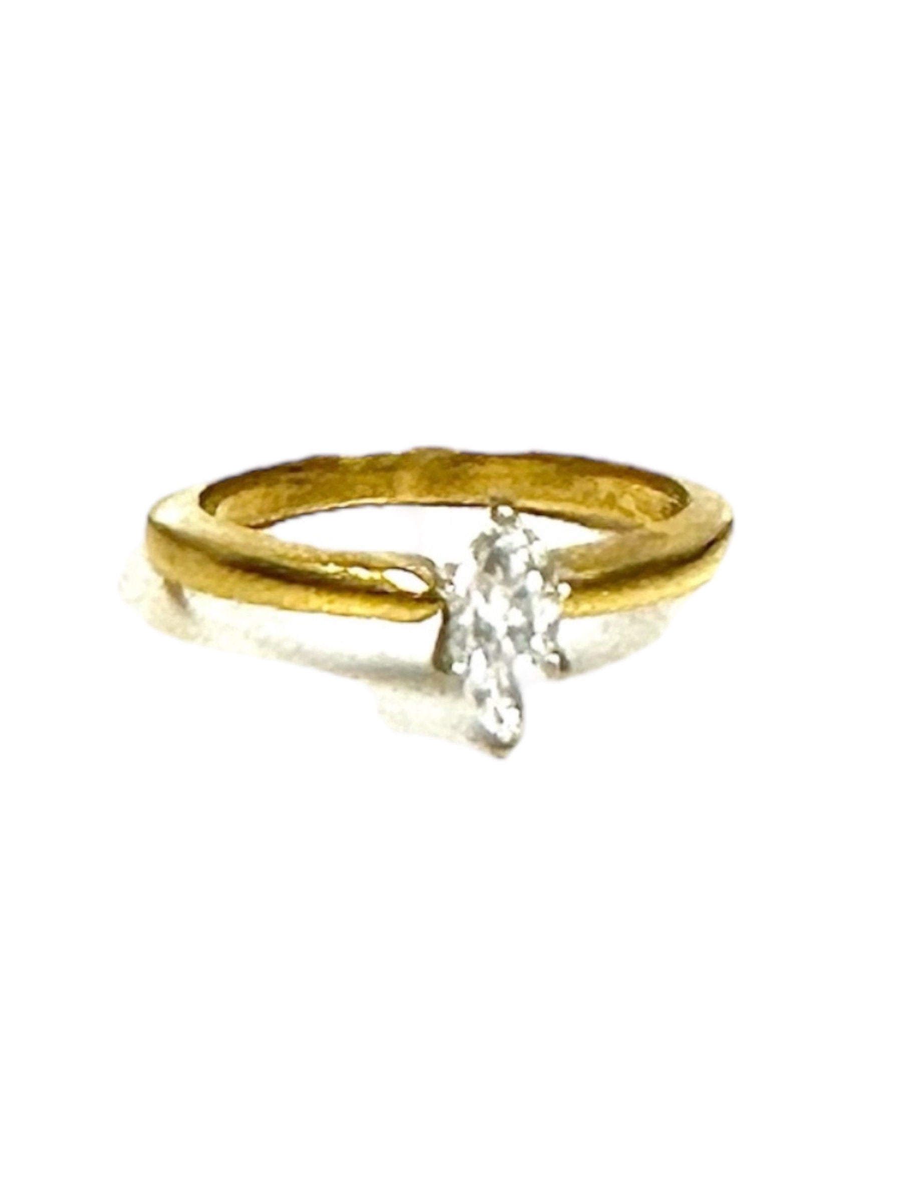 Vintage Marquise Cut Diamond Engagement Ring: 18k Yellow Gold