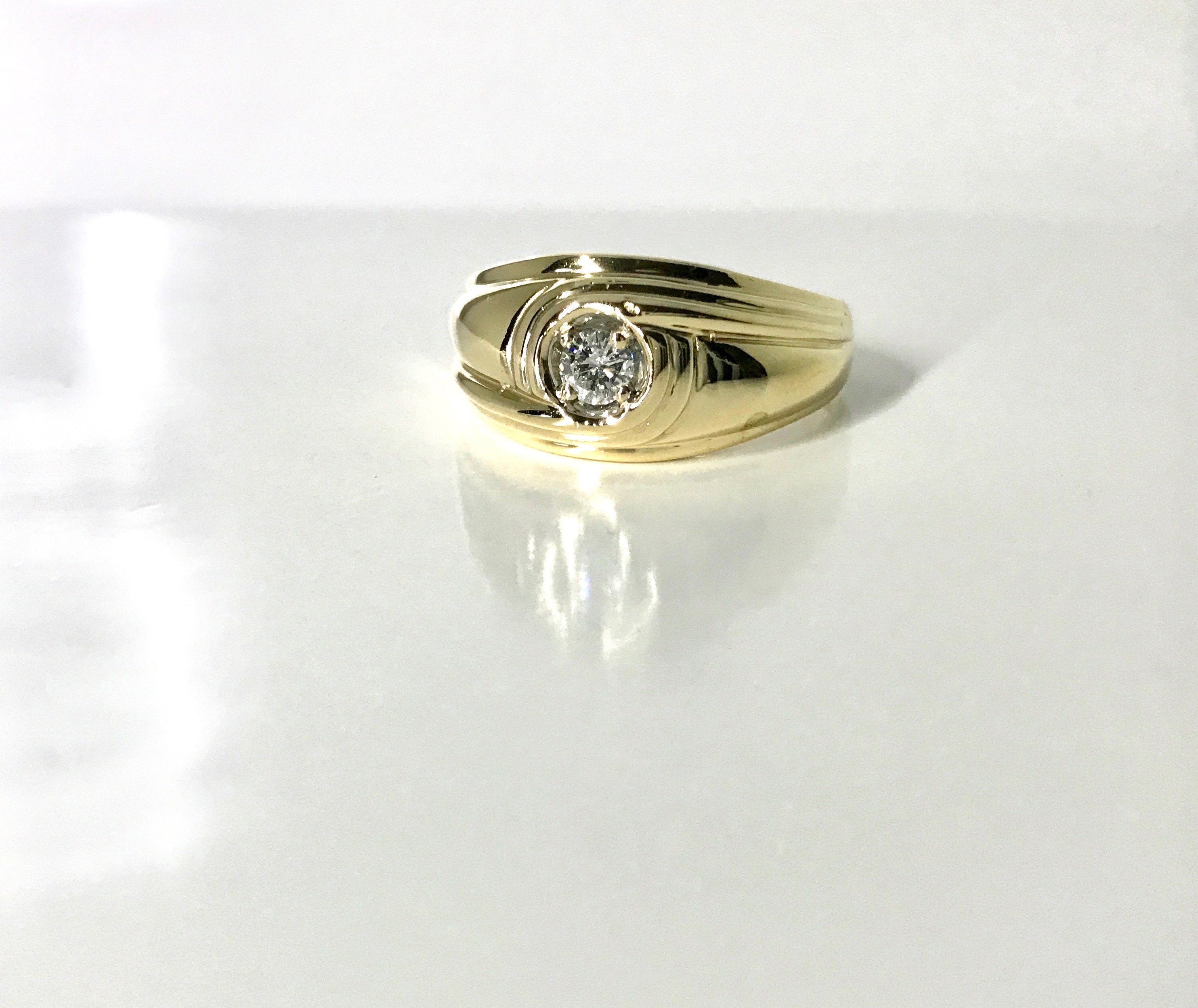 Vintage 10k Yellow Gold Diamond Men's Ring: Sleek Wedding Band