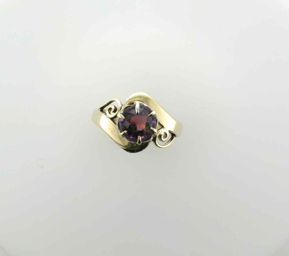 18K Gold Amethyst Ring: Swirl Design, February Birthstone