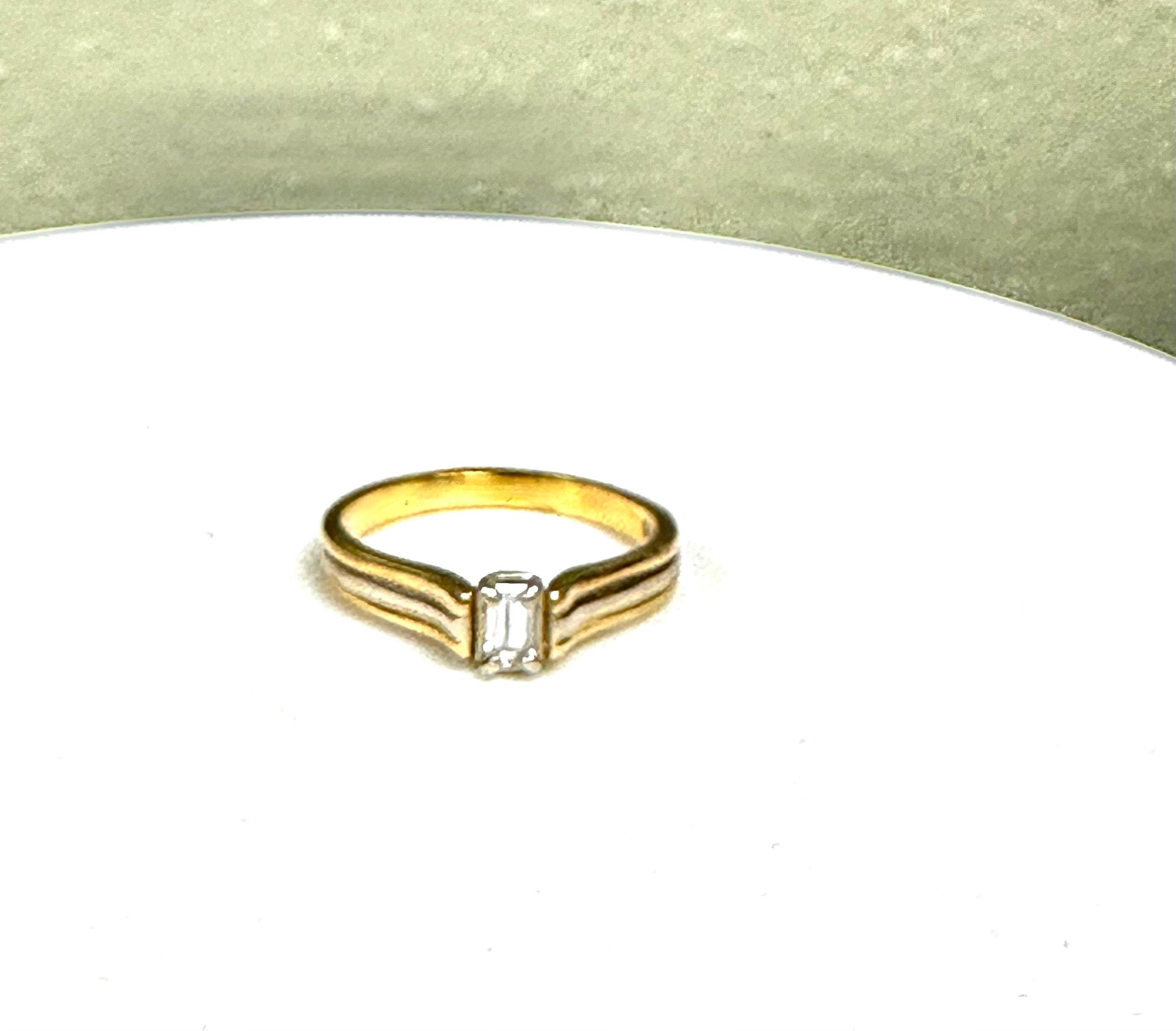 14k Yellow Gold Emerald Cut Diamond Engagement Ring, VS1 Clarity