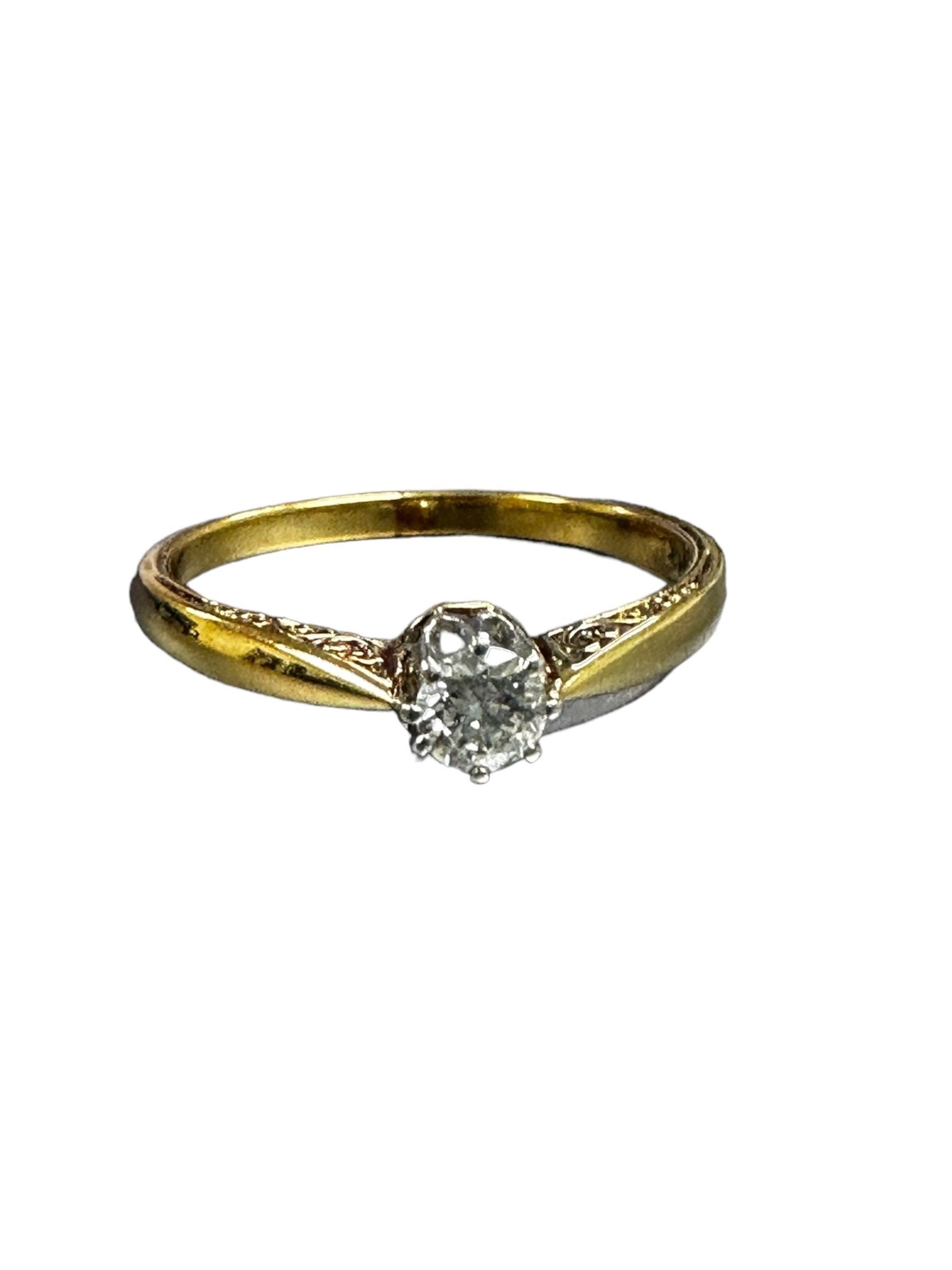 Sophisticated Yellow Gold Engagement Ring with Transitional Cut Diamond