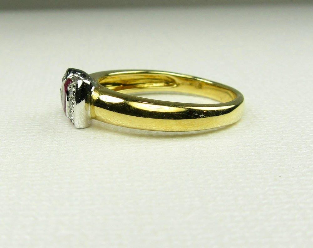 18K Gold Estate Ruby and Diamond Ring - Size 7.25