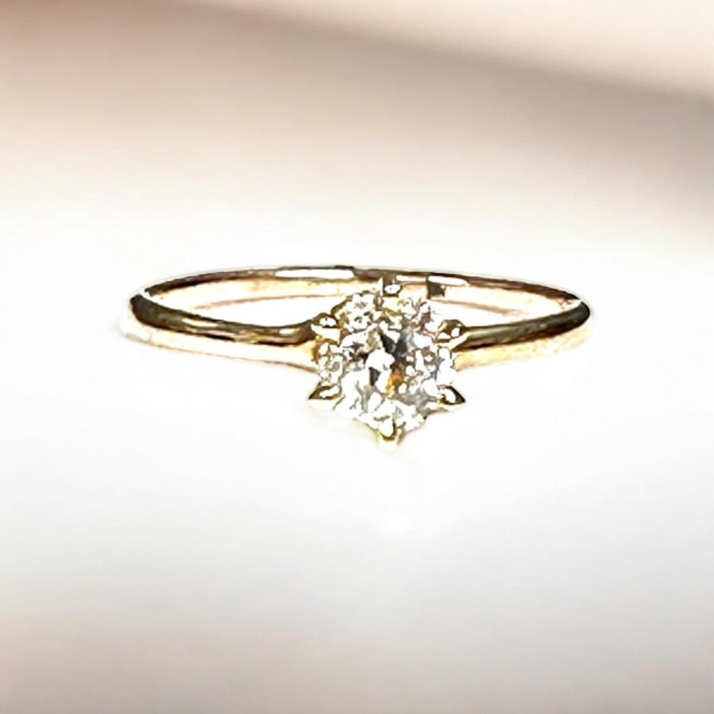 Classic Diamond Solitaire in Yellow Gold - Vintage Style
