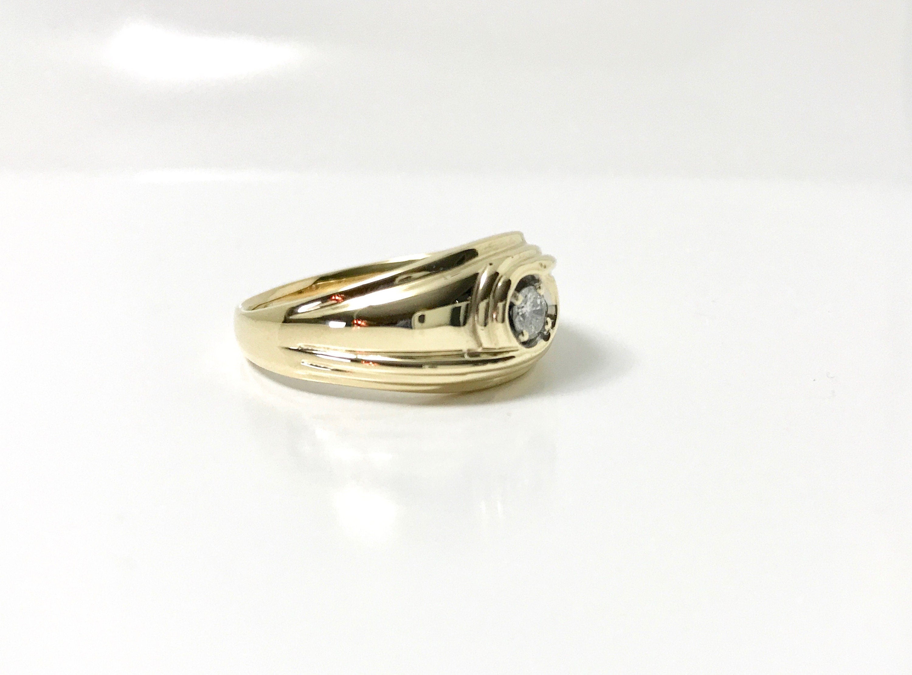 Vintage 10k Yellow Gold Diamond Men's Ring: Sleek Wedding Band