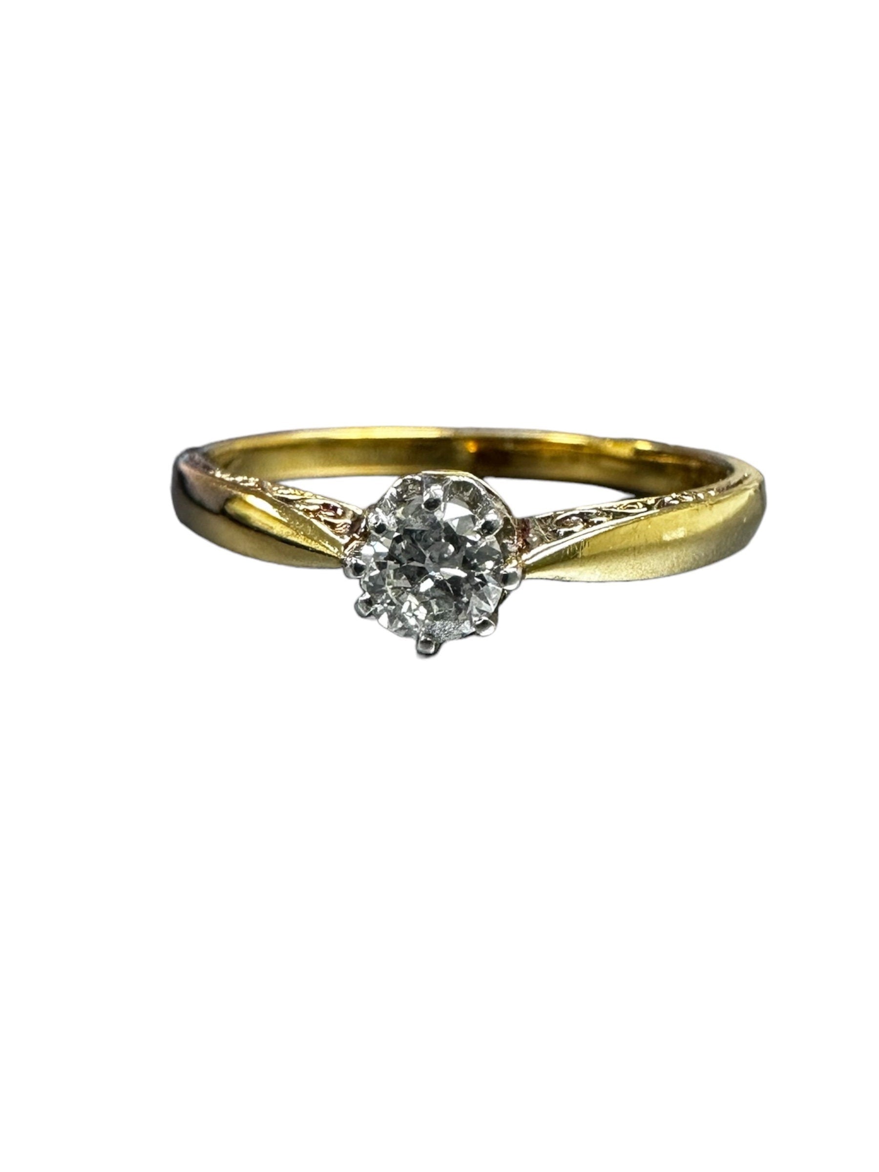 Sophisticated Yellow Gold Engagement Ring with Transitional Cut Diamond