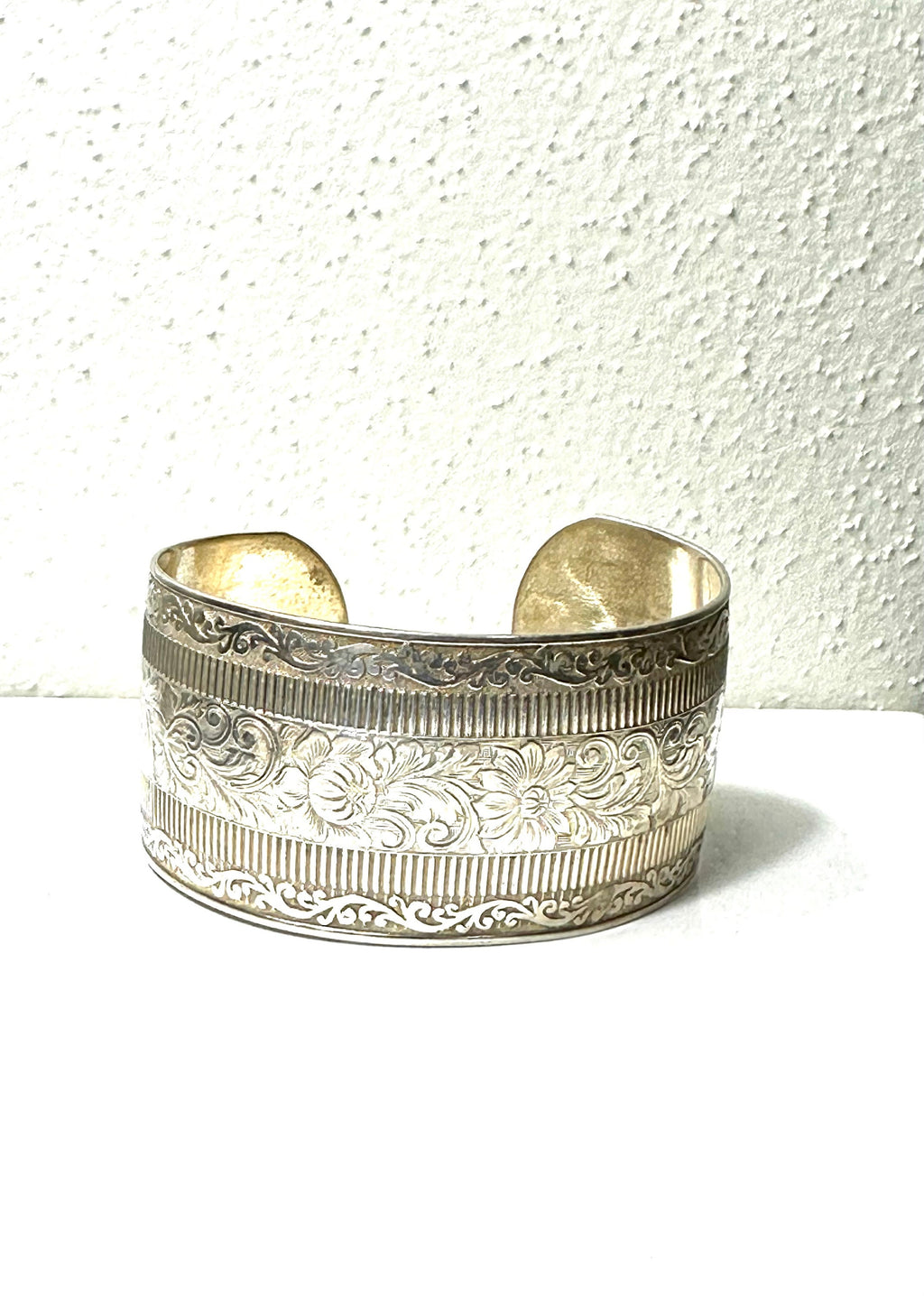 Feminine Vintage Sterling Silver Bracelet with Intricate Engraved Flower Pattern