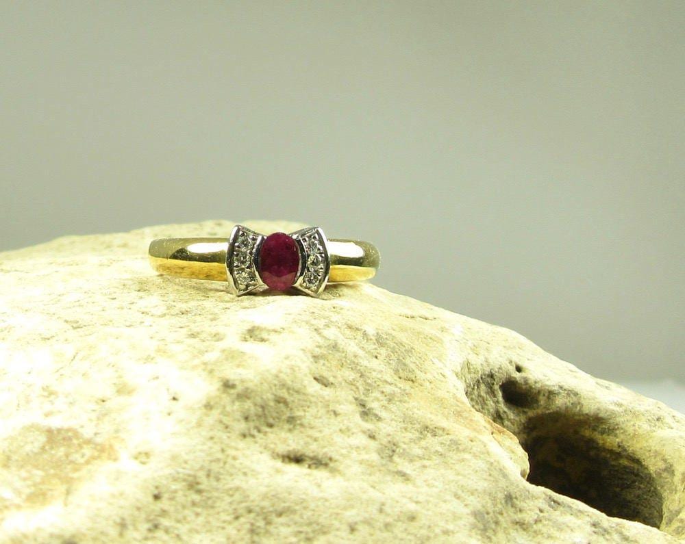 18K Gold Estate Ruby and Diamond Ring - Size 7.25