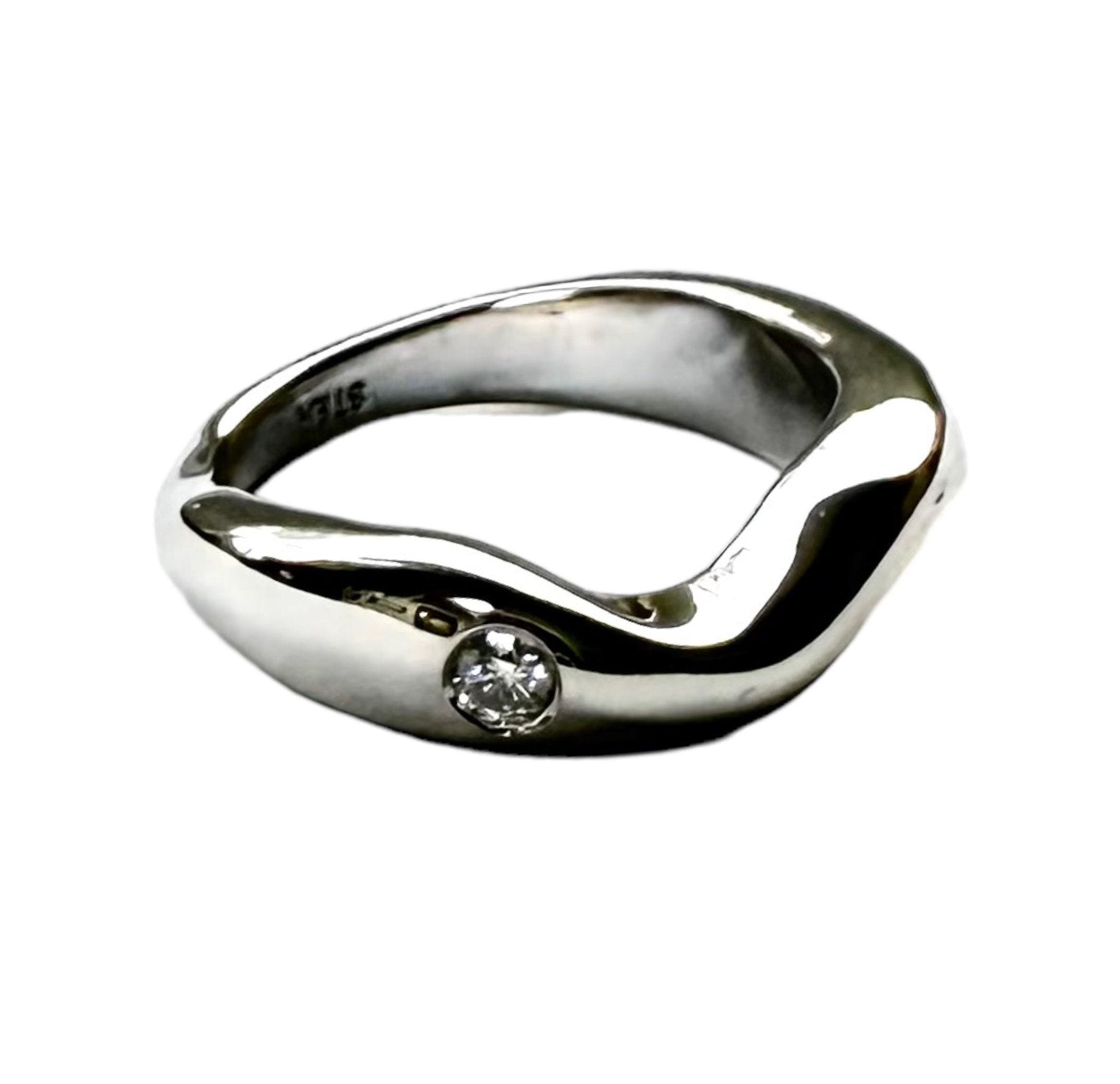 Sterling Silver Band Ring: Modern Design with Lab-Grown Diamond