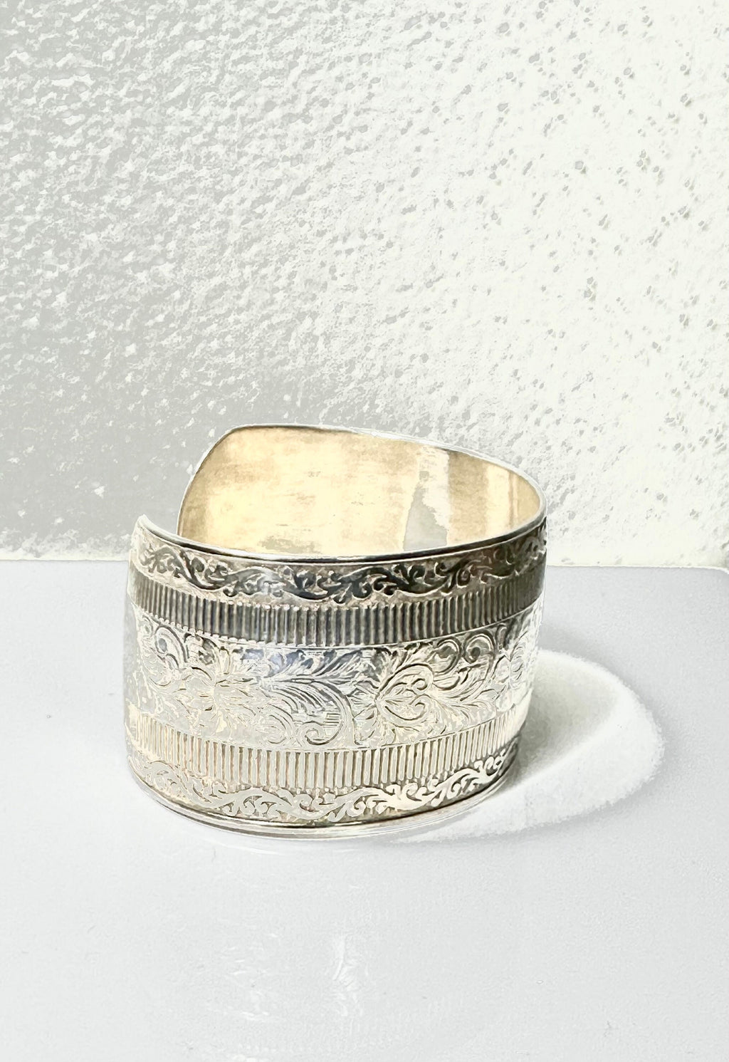 Feminine Vintage Sterling Silver Bracelet with Intricate Engraved Flower Pattern