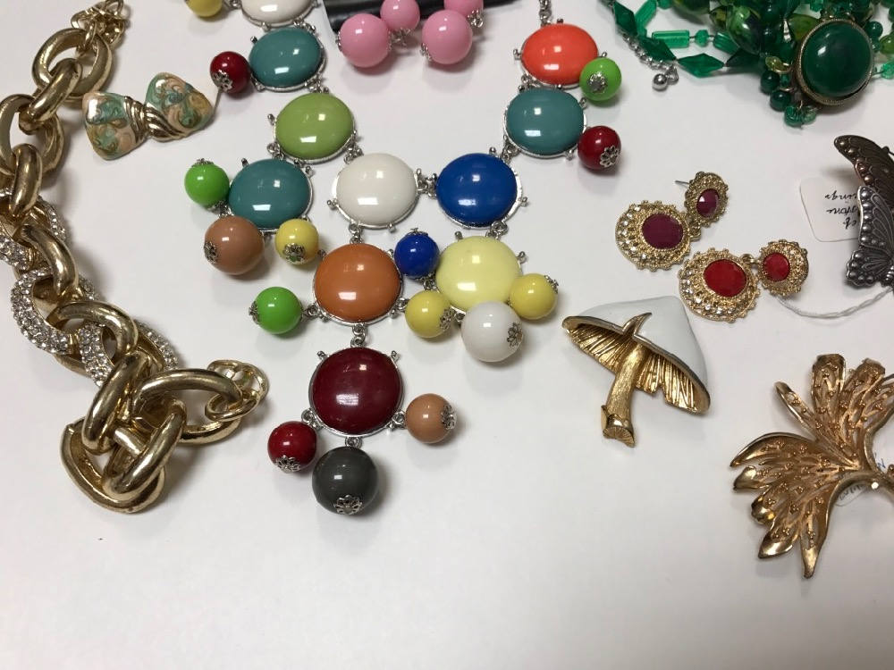 Costume Jewelry Bits: Broken Jewelry for Crafting, Pins, Necklaces, Earrings