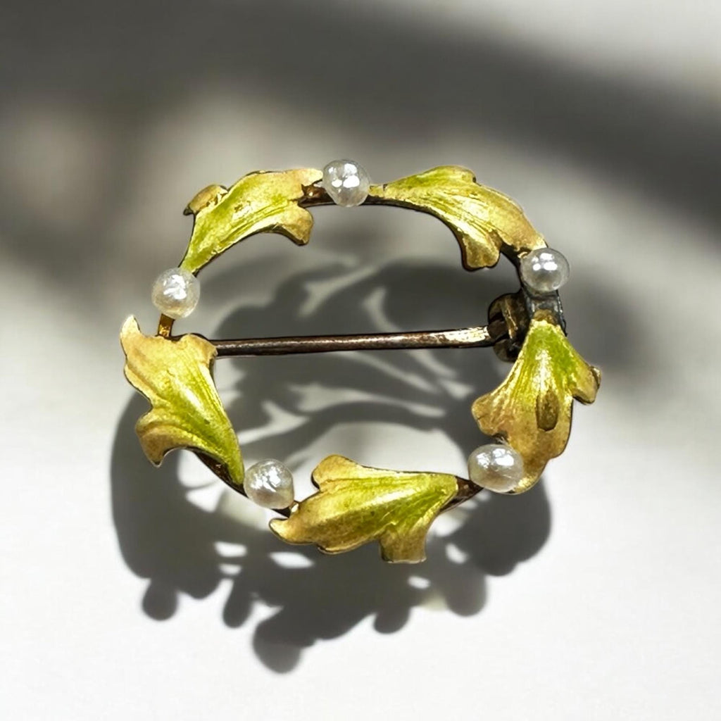 Delicate 10 Karat Yellow Gold Enamel Seed Pearl Wreath Pin/Brooch