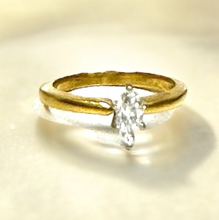 Vintage Marquise Cut Diamond Engagement Ring: 18k Yellow Gold