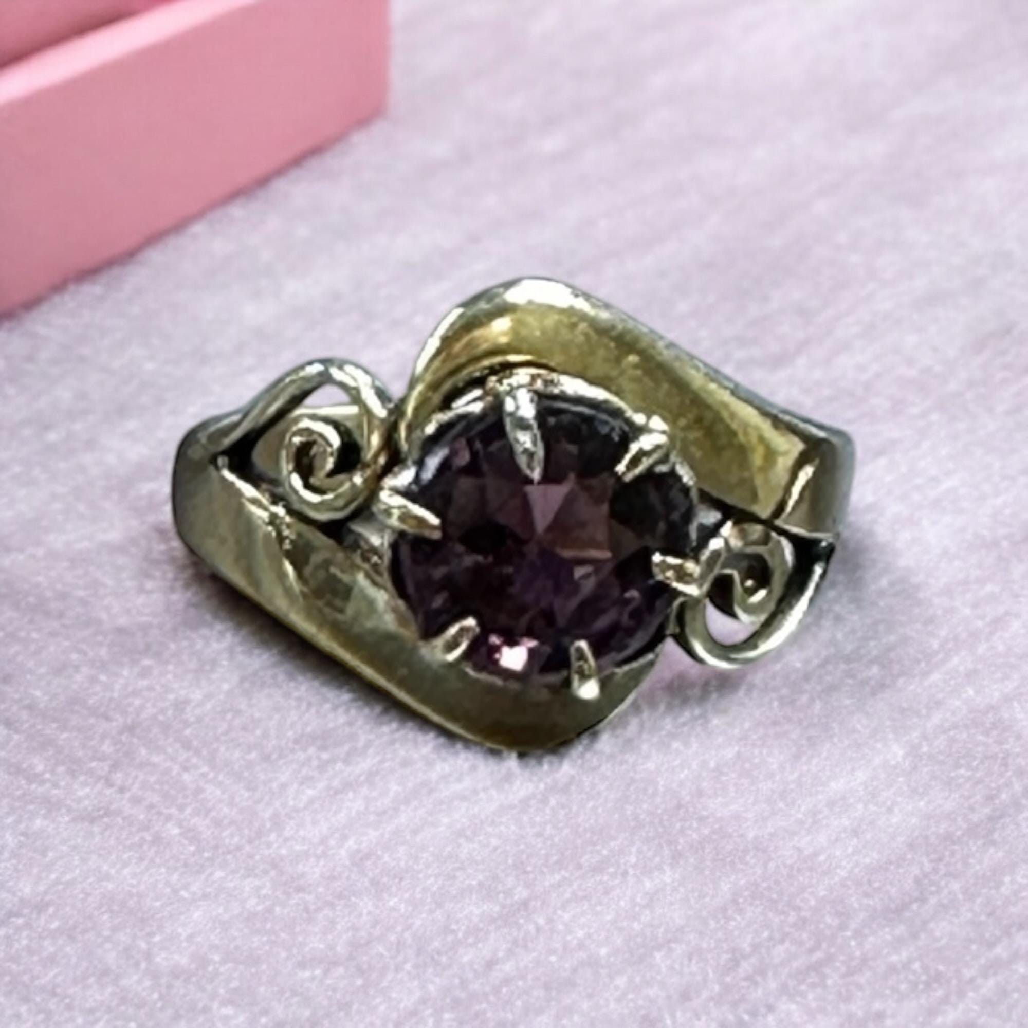 18K Gold Amethyst Ring: Swirl Design, February Birthstone