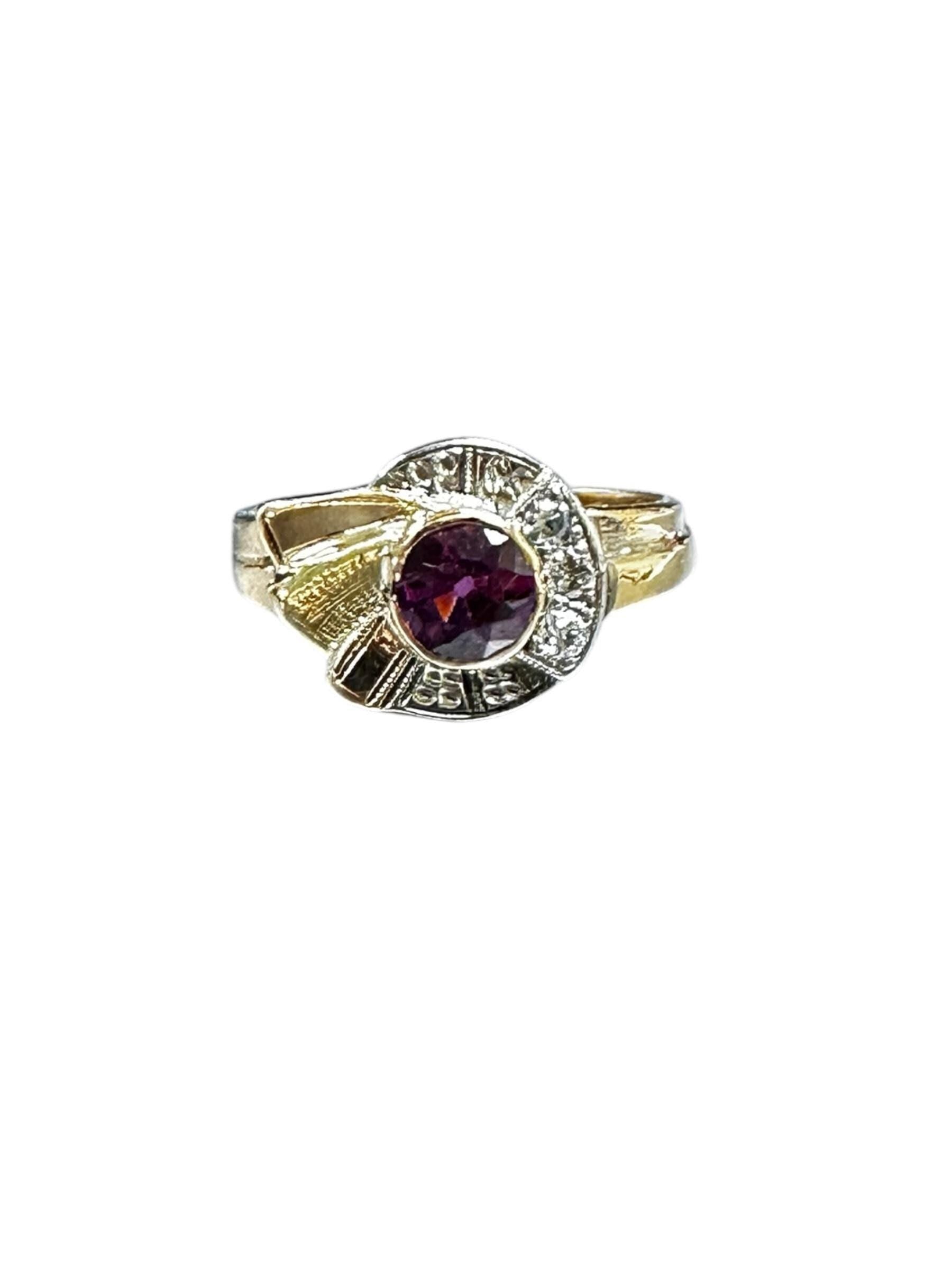 Retro Diamond and Garnet Ring in Gold Setting
