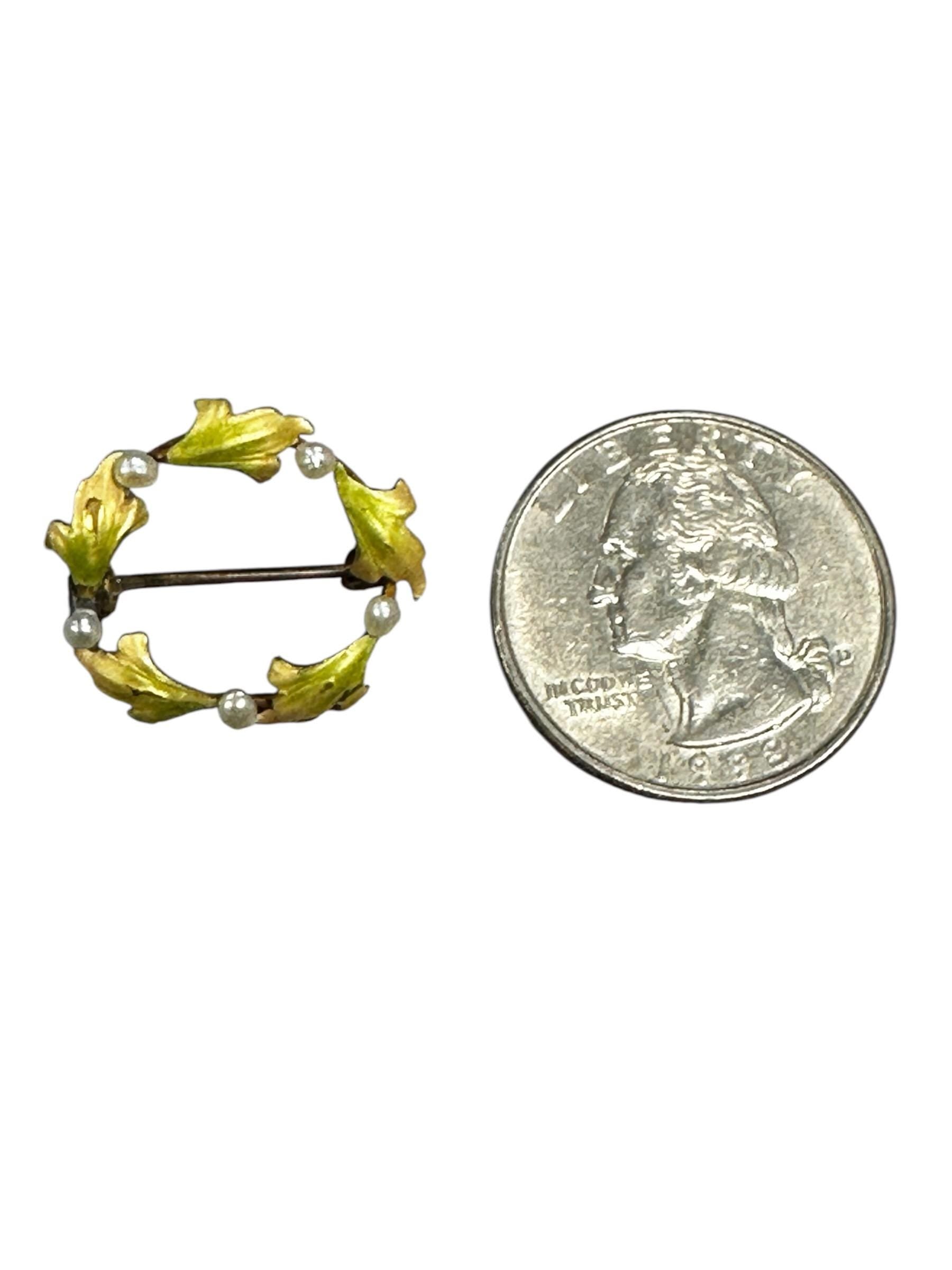 Delicate 10 Karat Yellow Gold Enamel Seed Pearl Wreath Pin/Brooch