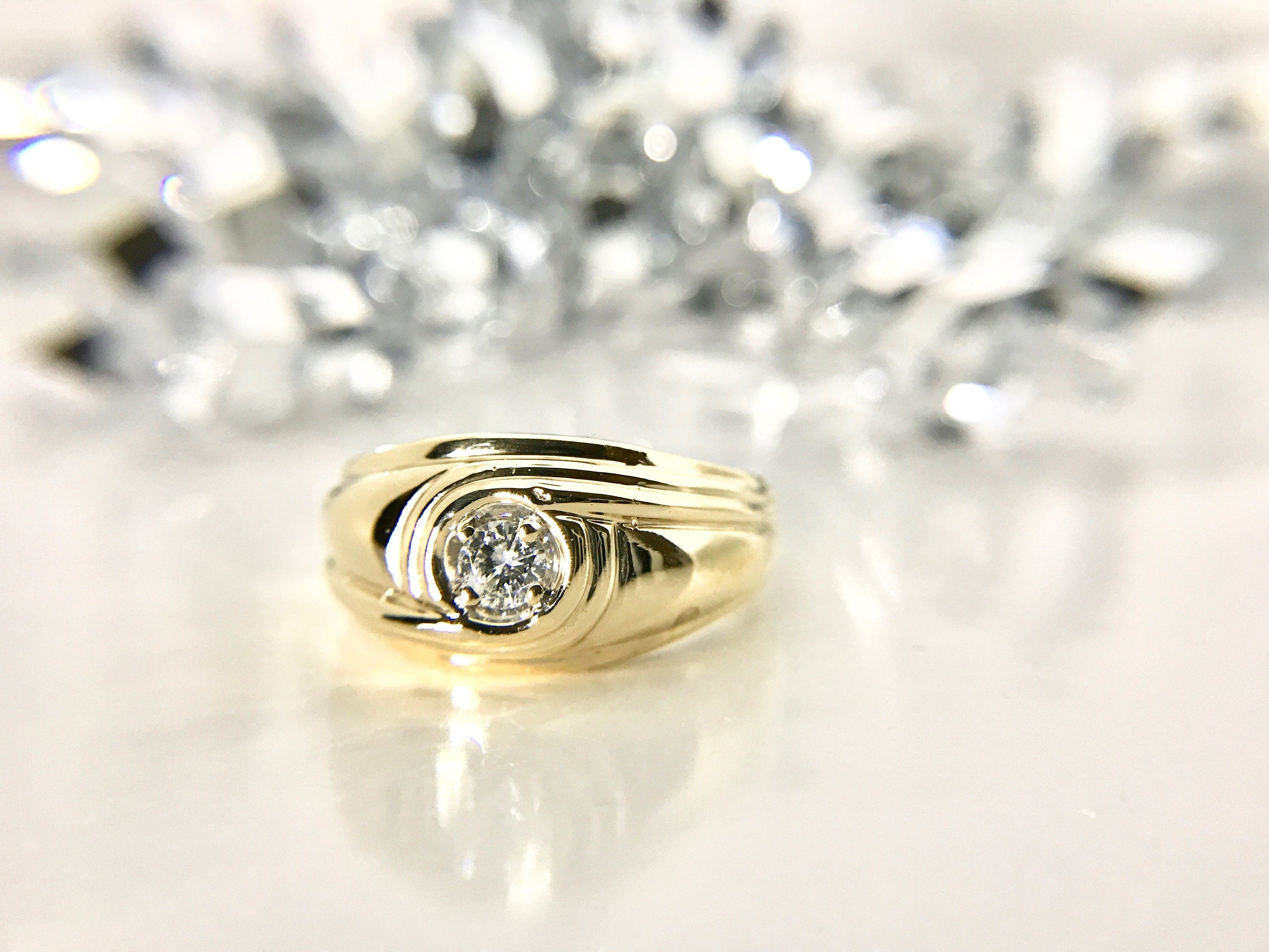 Vintage 10k Yellow Gold Diamond Men's Ring: Sleek Wedding Band