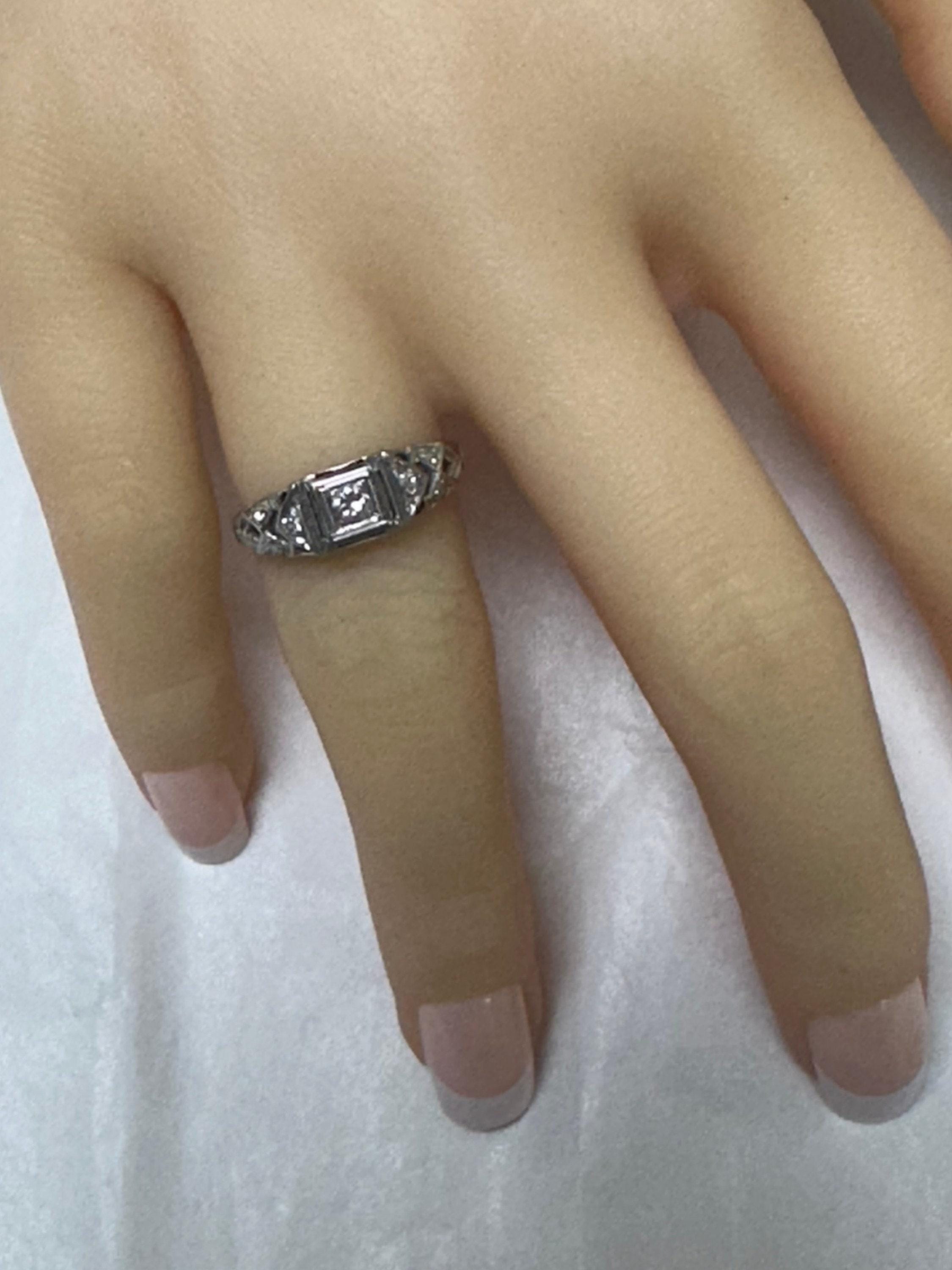 18K White Gold Diamond Art Deco Ring - Size 6.75