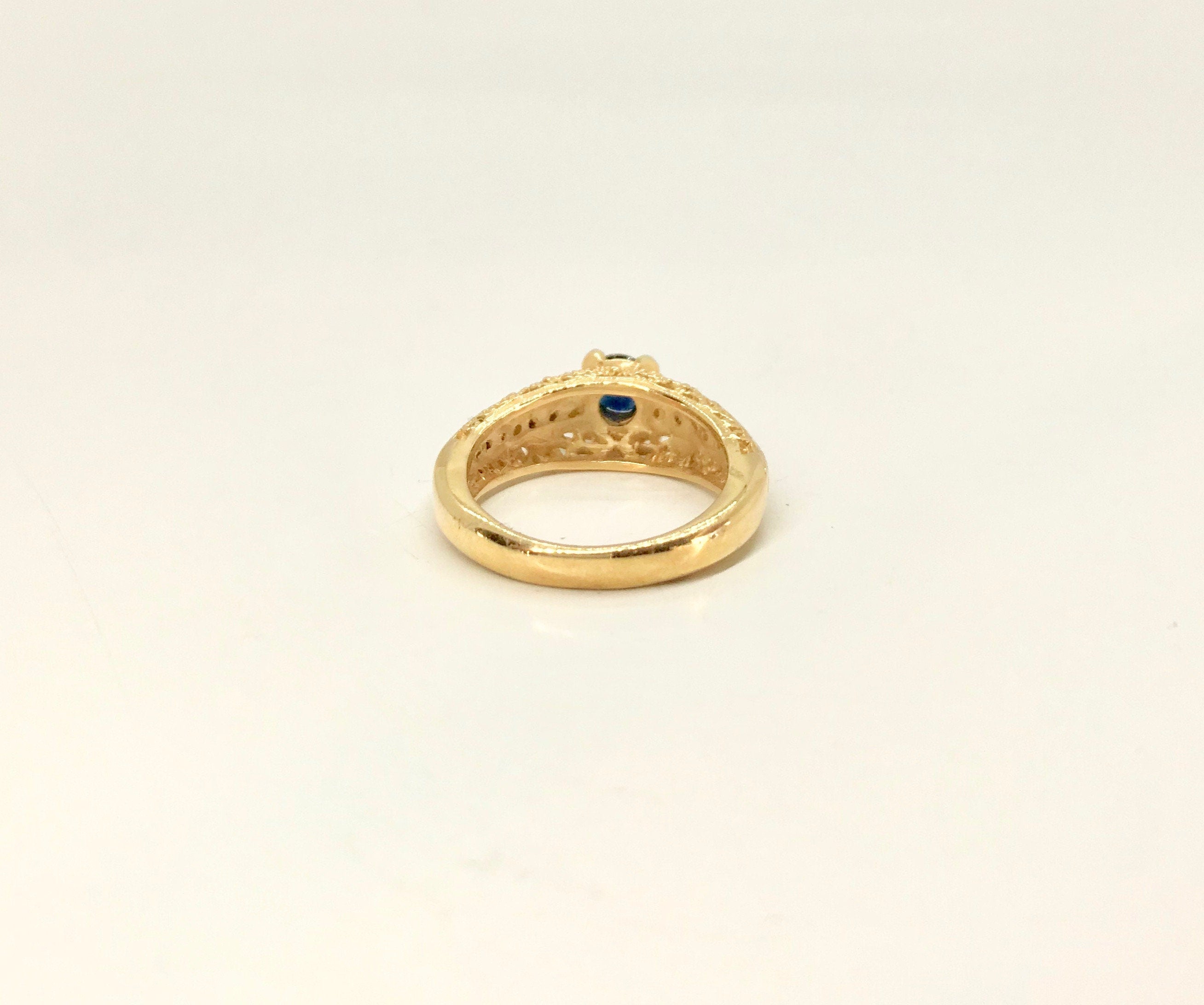 Yellow Gold Sapphire and Diamond Filigree Ring