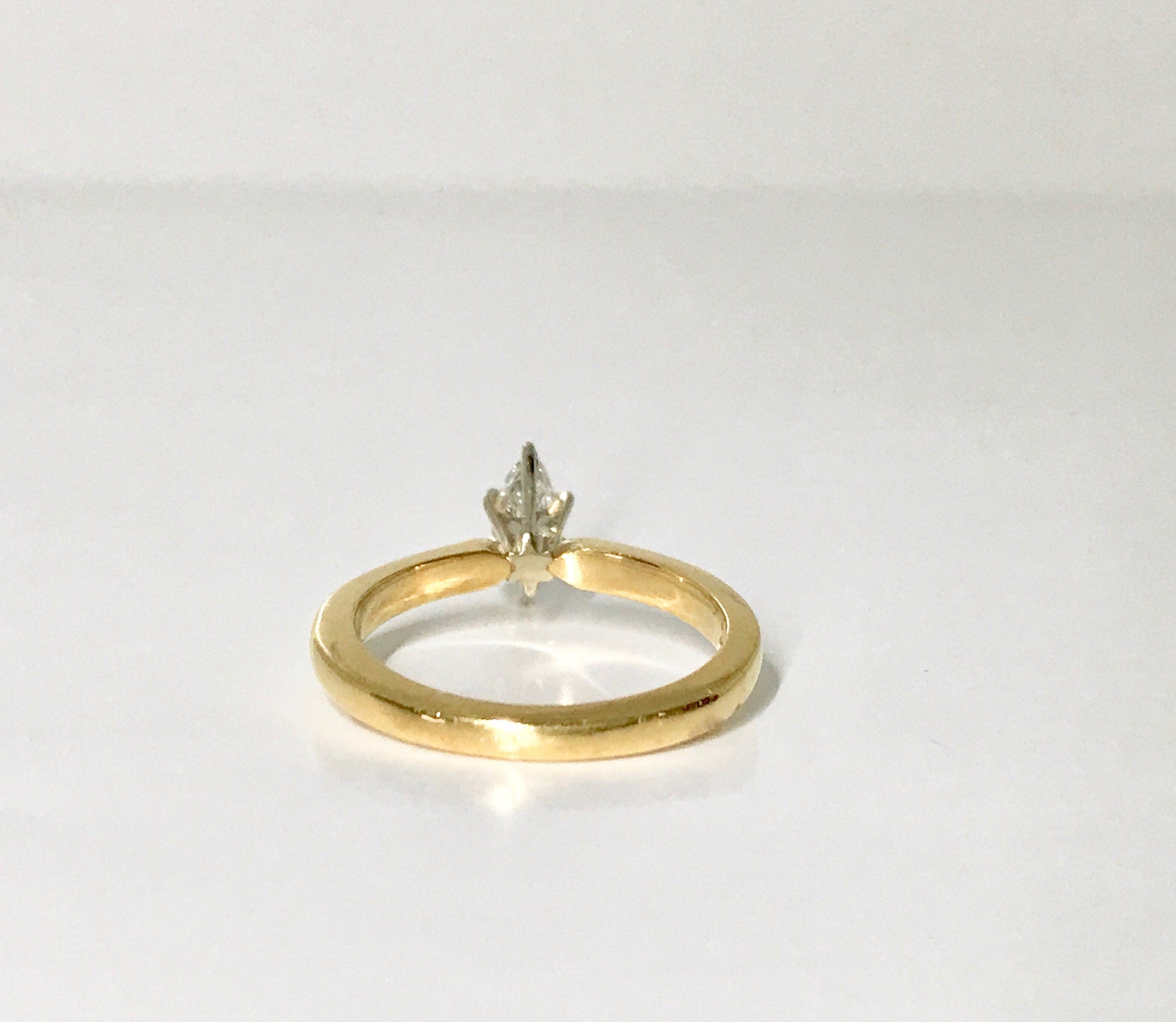 Vintage Marquise Cut Diamond Engagement Ring: 18k Yellow Gold