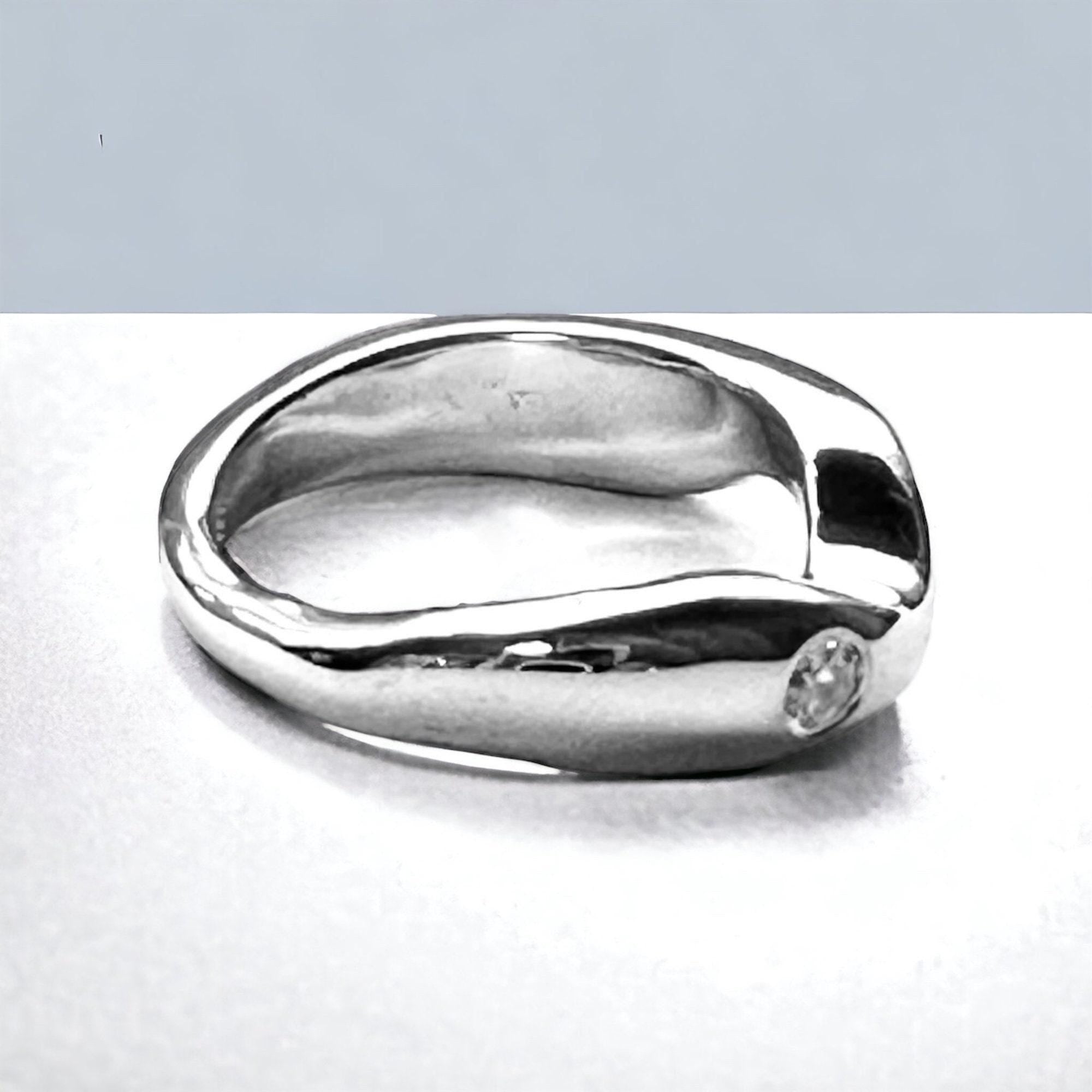 Sterling Silver Band Ring: Modern Design with Lab-Grown Diamond