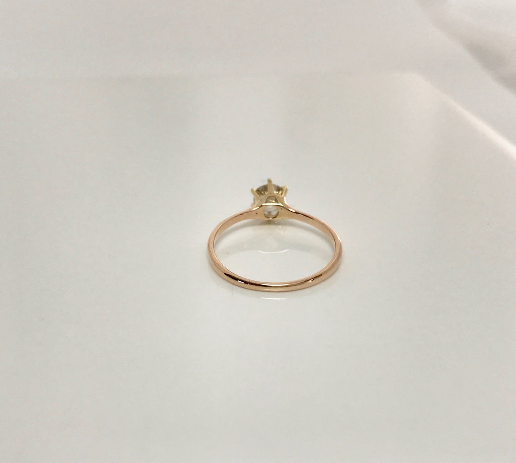 Classic Diamond Solitaire in Yellow Gold - Vintage Style