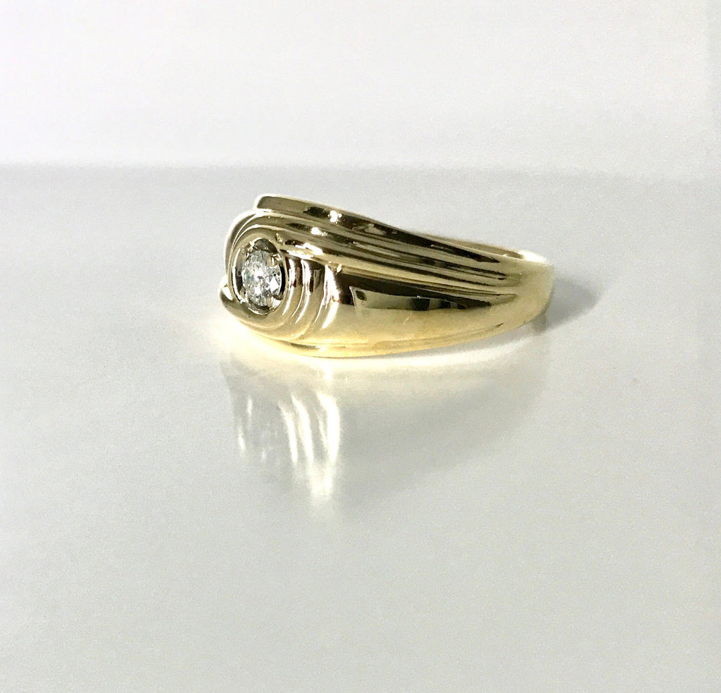 Vintage 10k Yellow Gold Diamond Men's Ring: Sleek Wedding Band