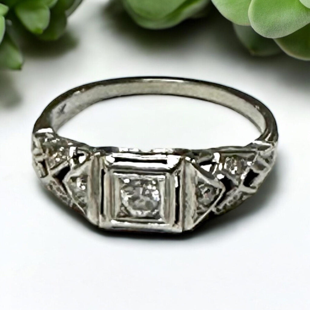 18K White Gold Diamond Art Deco Ring - Size 6.75
