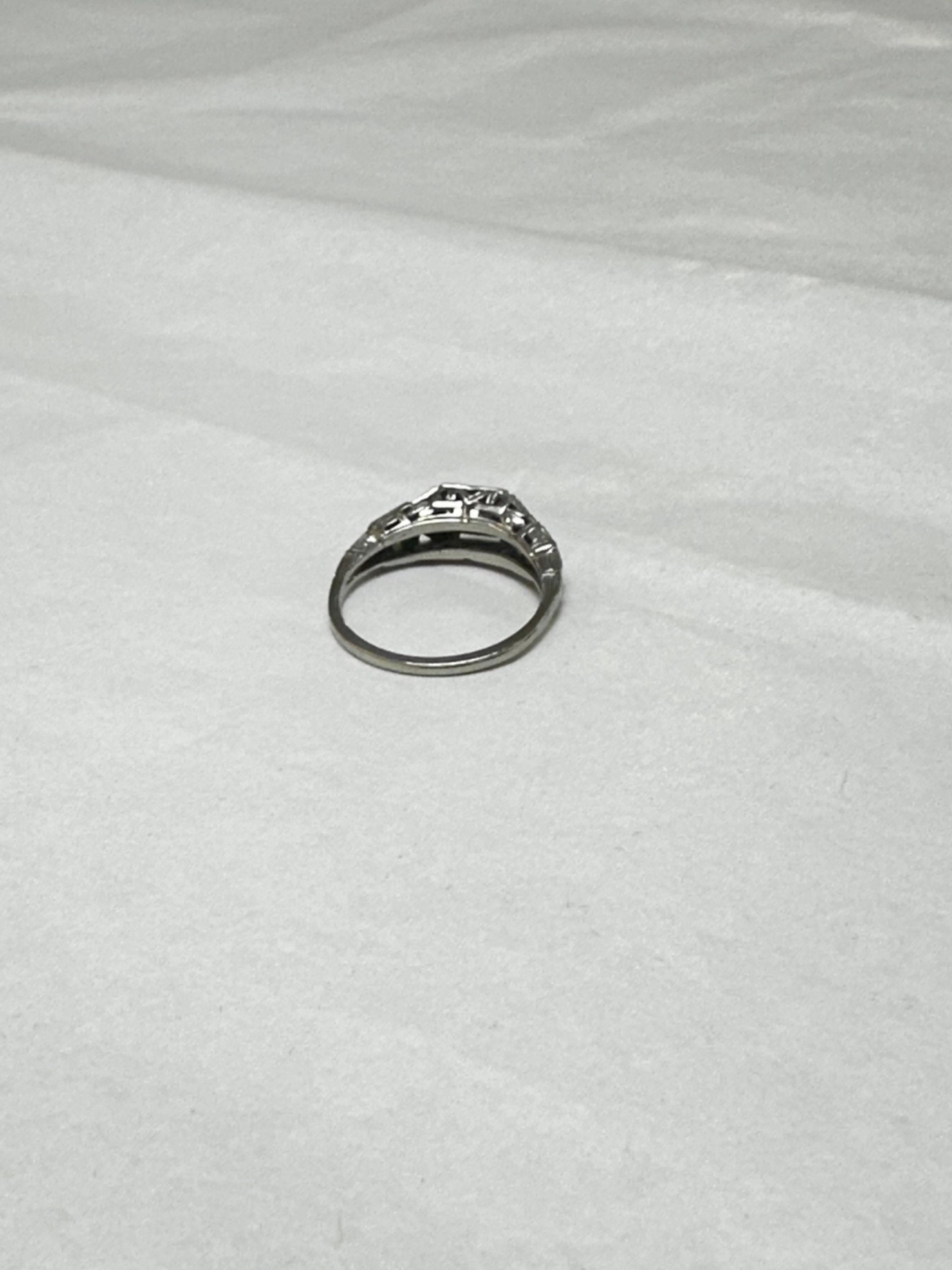 18K White Gold Diamond Art Deco Ring - Size 6.75