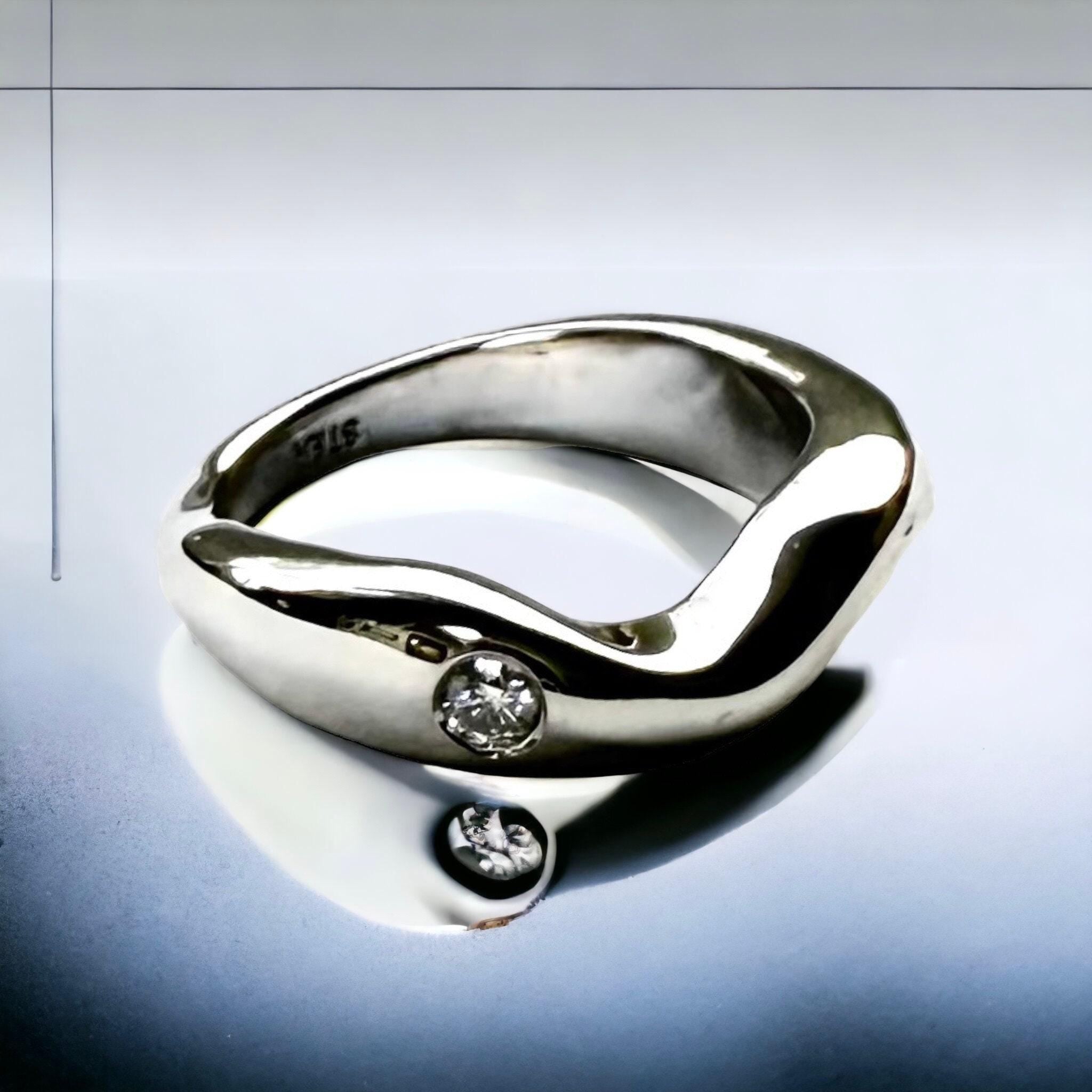 Sterling Silver Band Ring: Modern Design with Lab-Grown Diamond