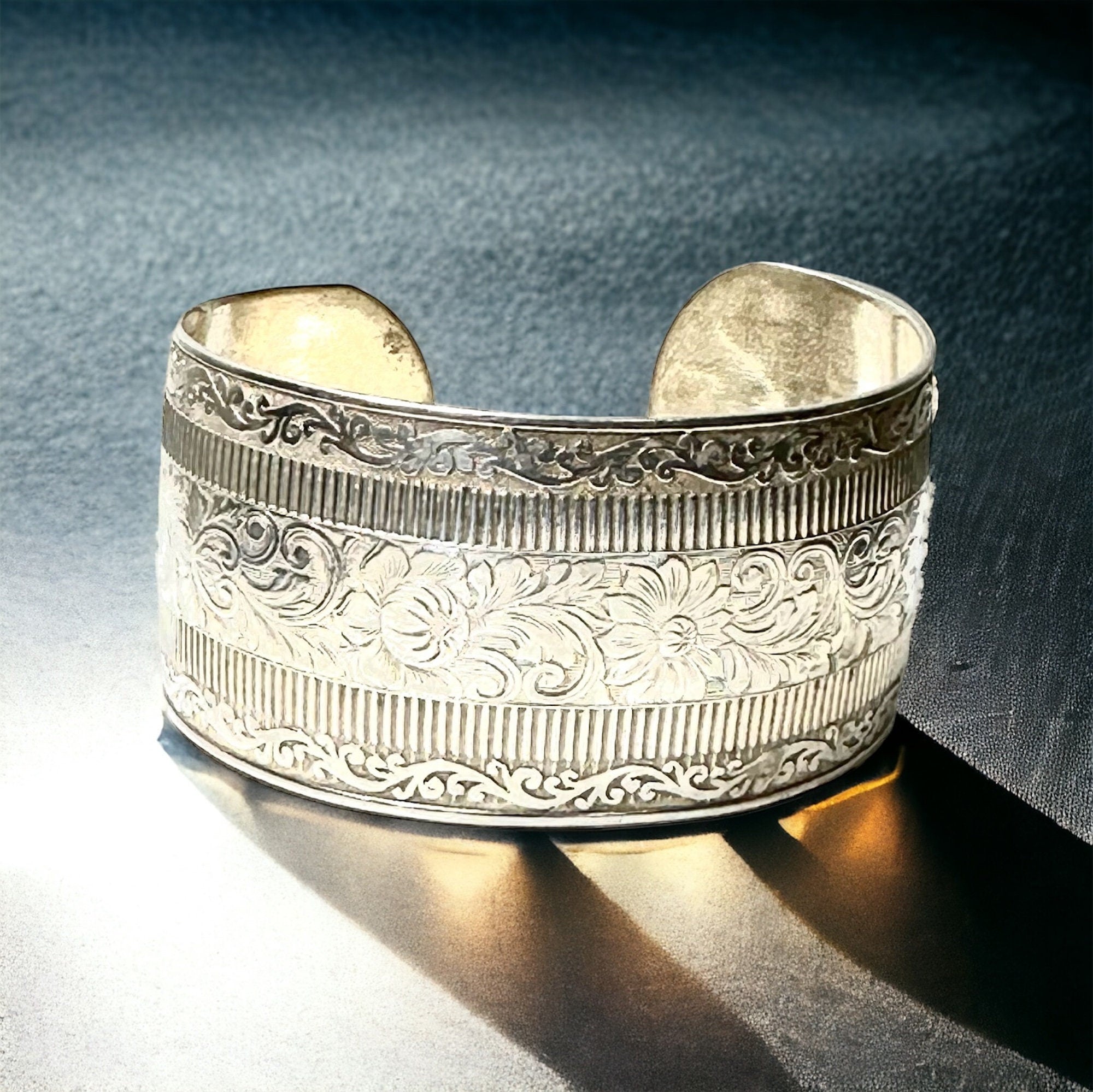 Feminine Vintage Sterling Silver Bracelet with Intricate Engraved Flower Pattern