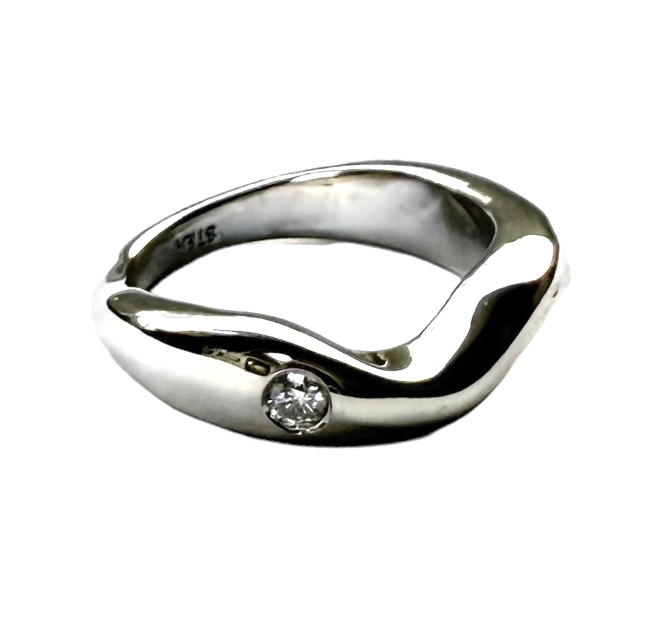Sterling Silver Band Ring: Modern Design with Lab-Grown Diamond