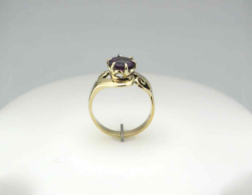 18K Gold Amethyst Ring: Swirl Design, February Birthstone