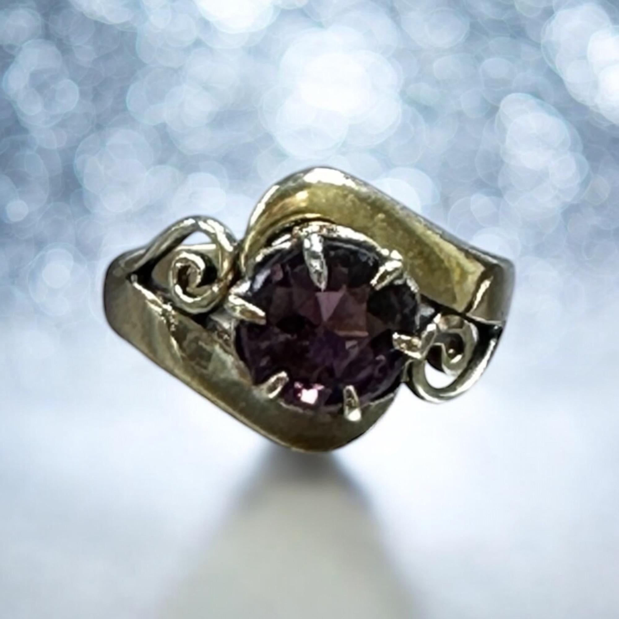 18K Gold Amethyst Ring: Swirl Design, February Birthstone