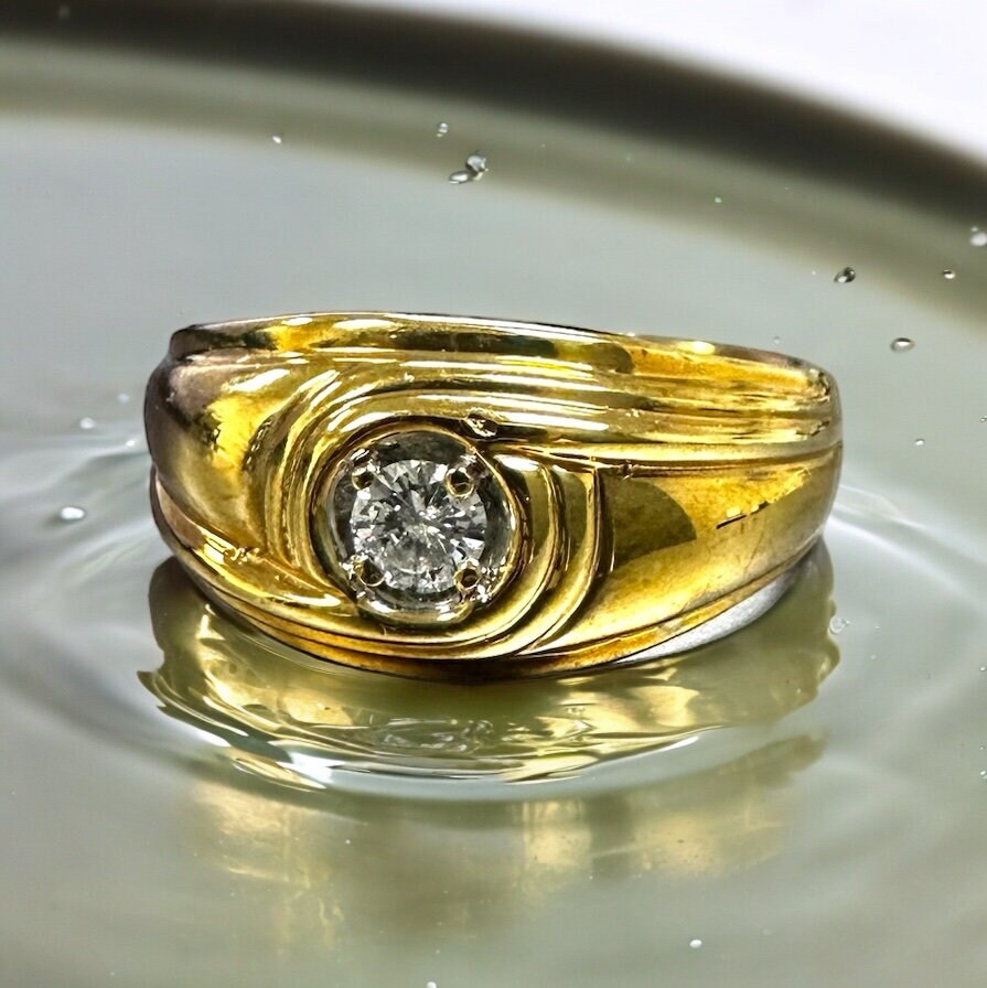 Vintage 10k Yellow Gold Diamond Men's Ring: Sleek Wedding Band