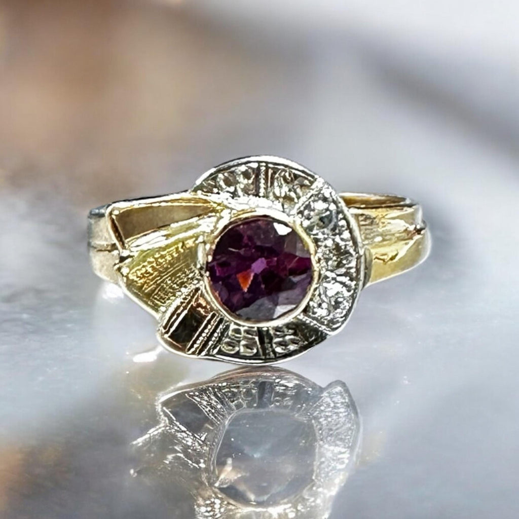 Retro Diamond and Garnet Ring in Gold Setting