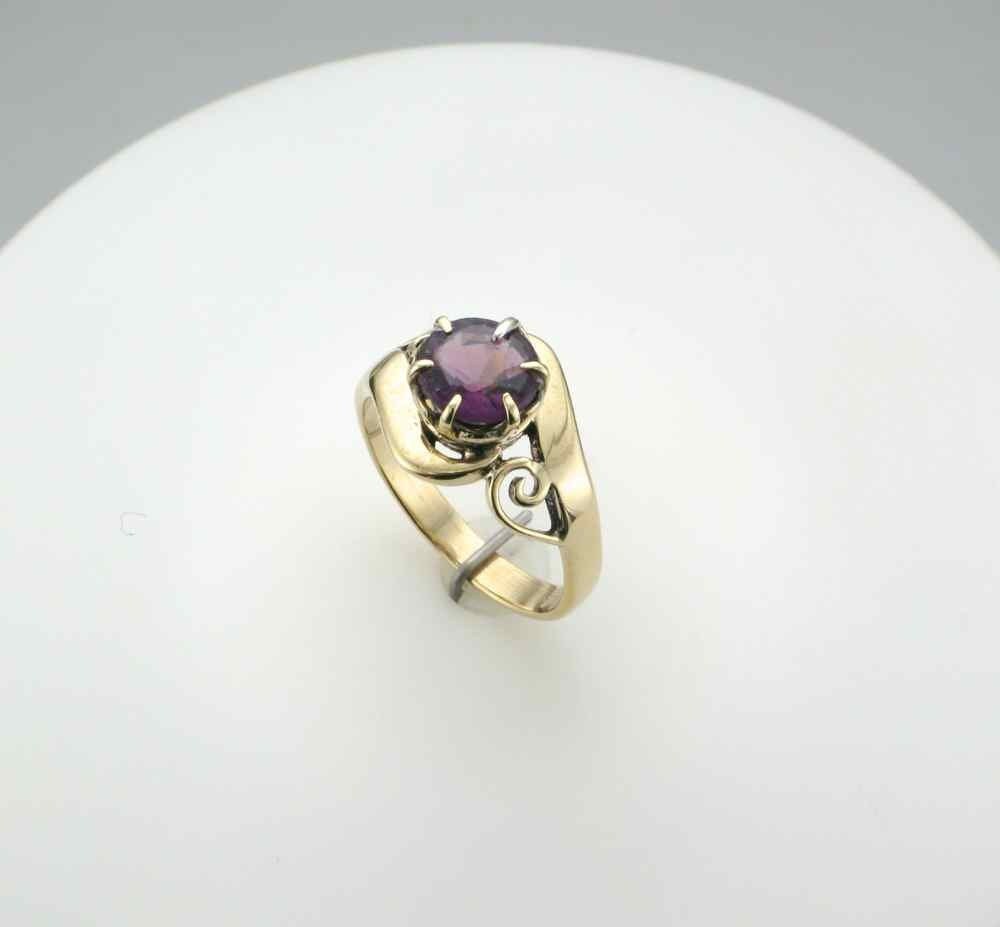 18K Gold Amethyst Ring: Swirl Design, February Birthstone