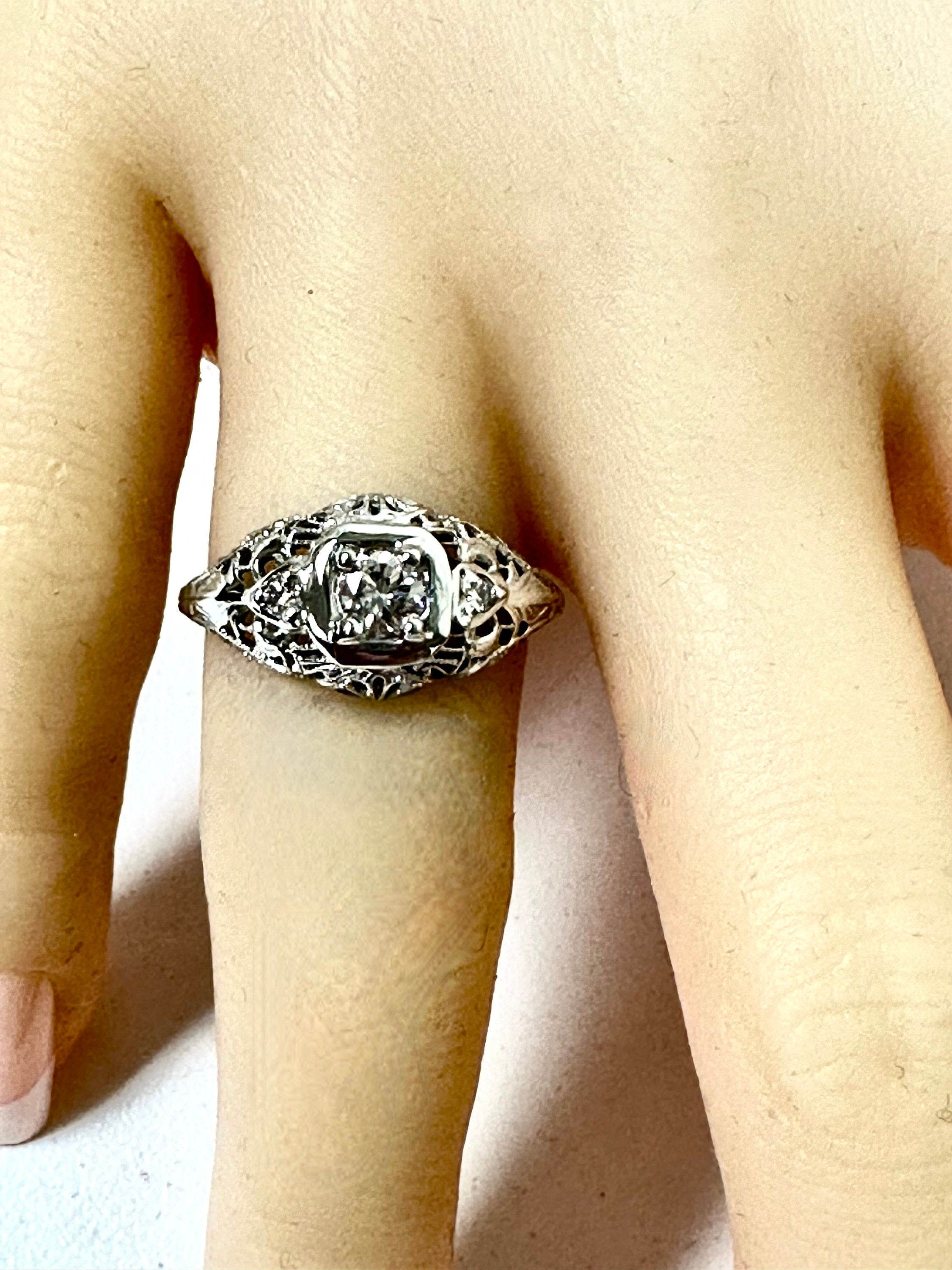 Vintage 18K White Gold Diamond Ring - Elegant Edwardian Filigree