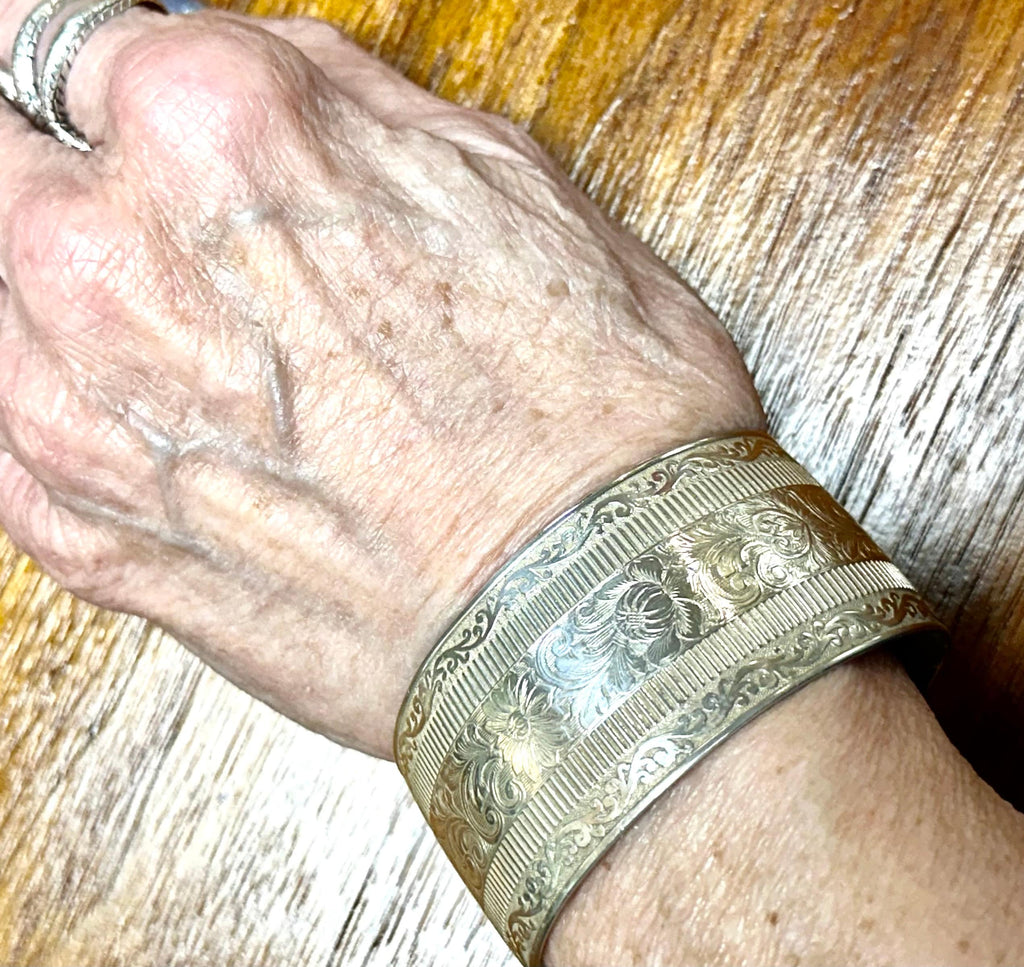 Feminine Vintage Sterling Silver Bracelet with Intricate Engraved Flower Pattern